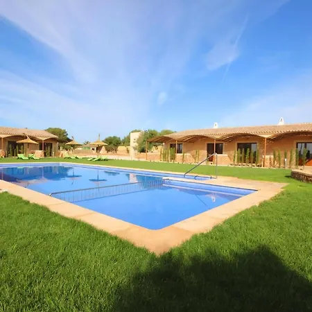 Mit Pool, Garten, Terrasse Und Grill *